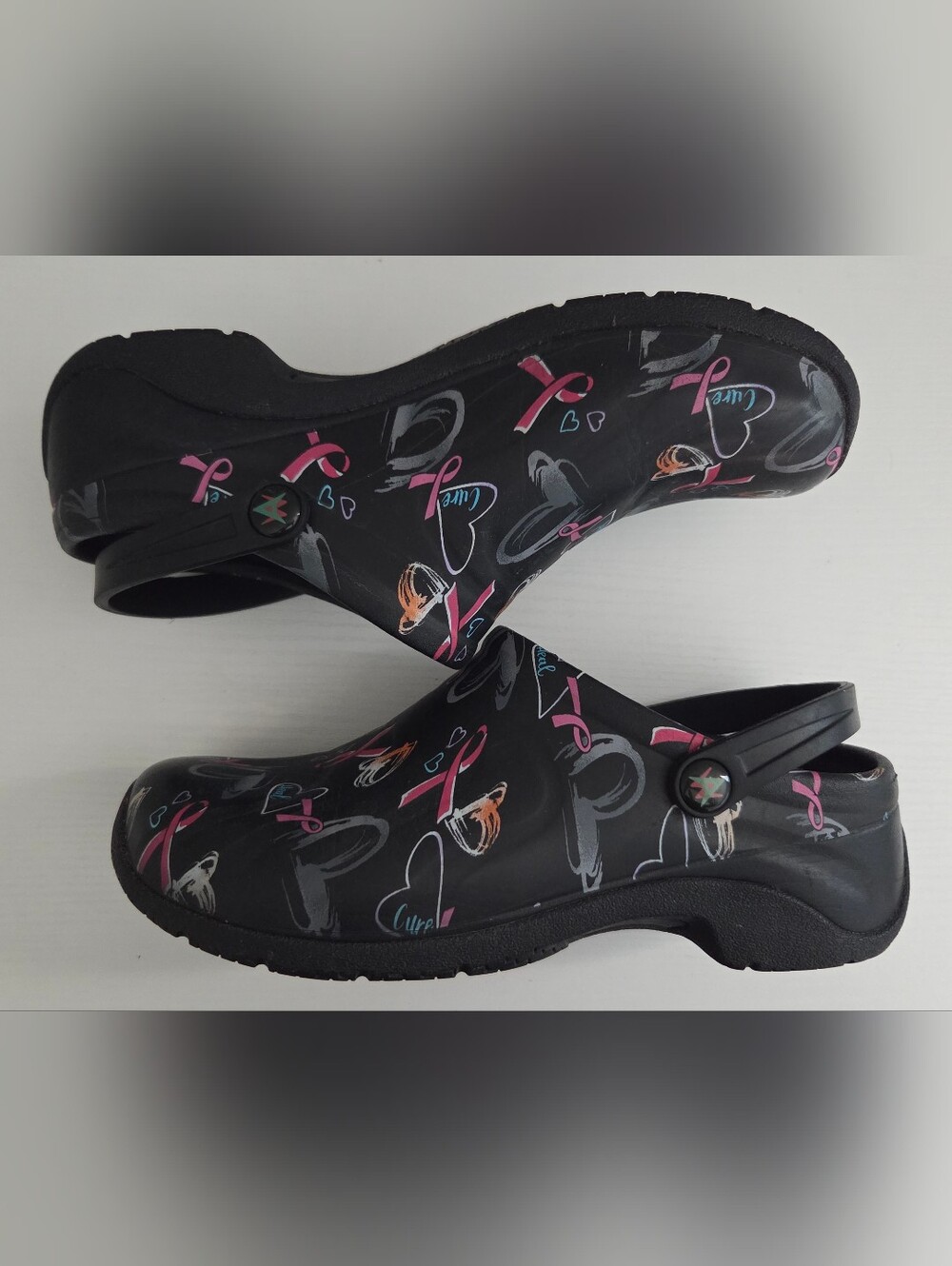 Size 7 Slip Resistant Clogs - Picture 2 of 11